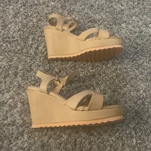 Tan wedges. Size 8.5. NWT.